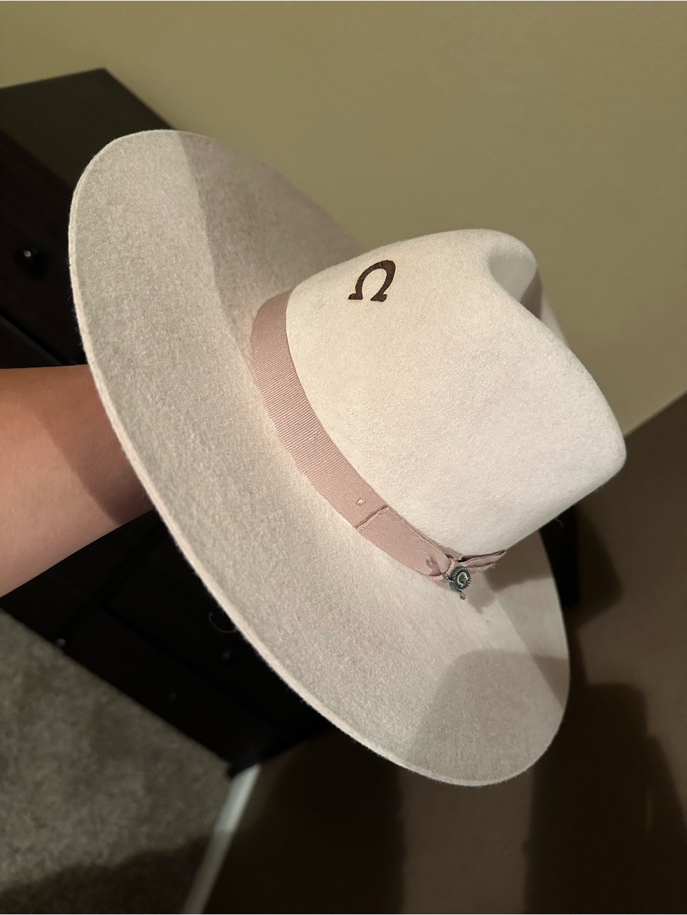 Cream Felt Wide-Brim Hat with Blush Band and Horseshoe Accent